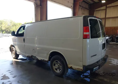 2004 Chevrolet Express z USA, uszkodzony, nr VIN 1GCFG15X041108569